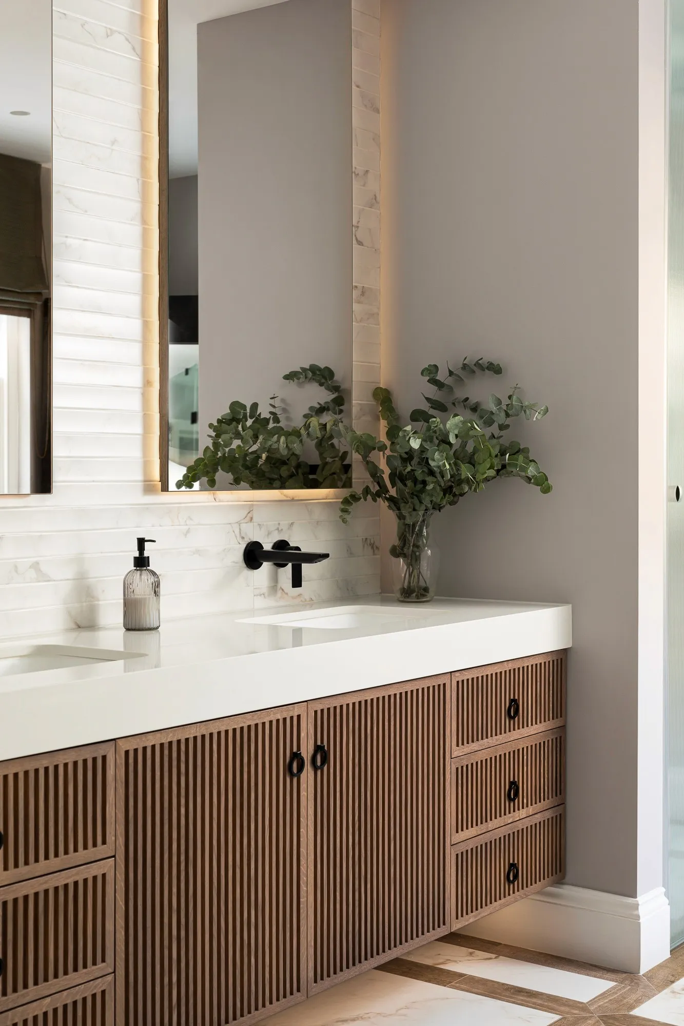 Fluted vanity unit and marble bathroom counter